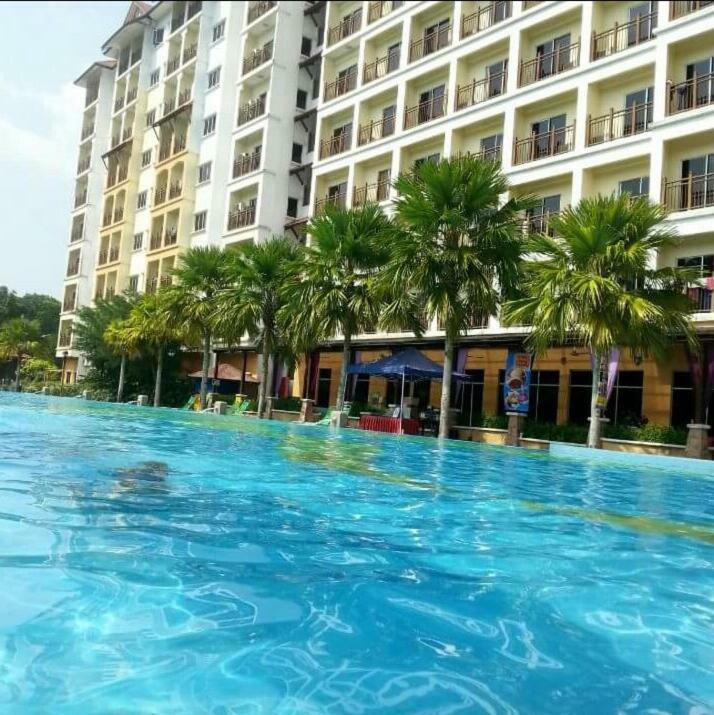 Sanie Guest Room Suria A' Apartment, Bukit Merah Laketown Resort Kampong Kubu Gajah  Exterior foto